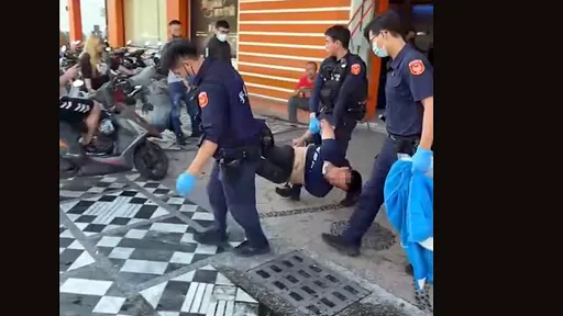 毒蟲大鬧網咖還毆傷2警　花警噴辣椒水圍攻逮人