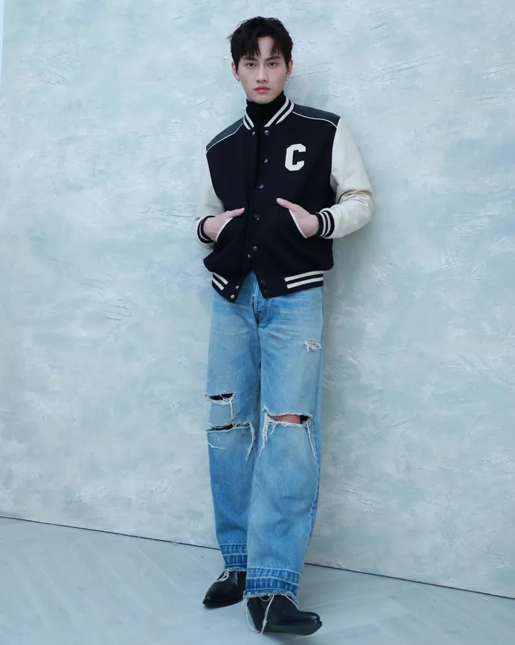 范少勳穿著CELINE Teddy學院風格棒球外套，青春率性。品牌提供