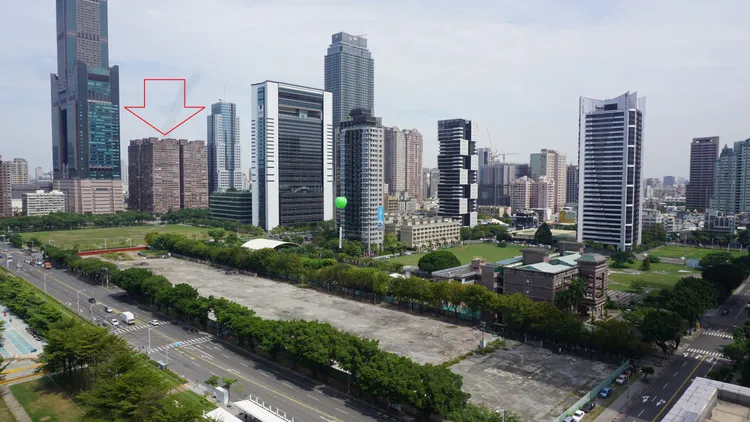 「諾貝爾大樓」地段位屬精華區，目前社區仍屬1字頭房價。葉家銘攝