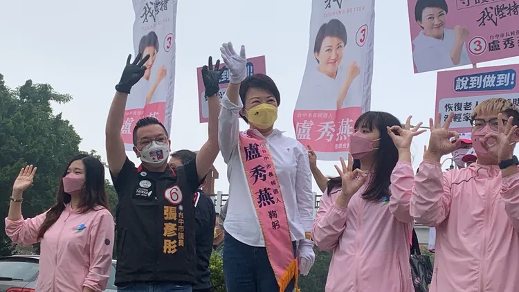 盧秀燕說四年來已經讓中火年減燃煤300萬噸，空氣不良日也從一年80天降到20天，呼籲市民讓他連任繼續努力讓台中「天天都有好空氣！」曾雪蒨攝