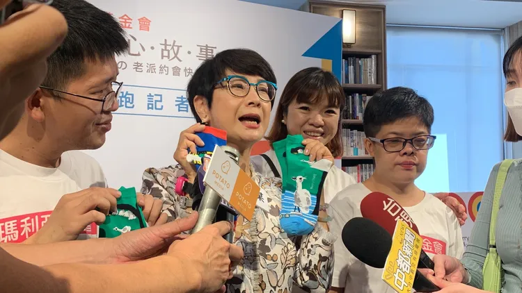 台中市前文化局長葉樹姍開心擔任今年瑪利亞快樂襪代言人。曾雪蒨攝