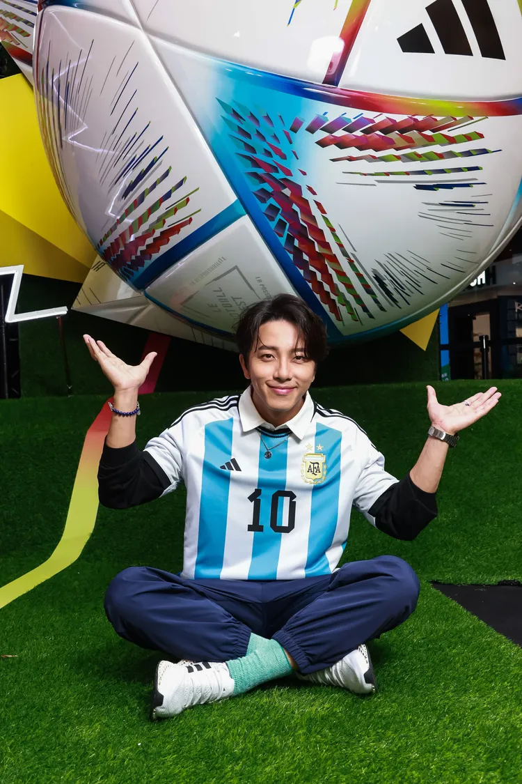 坤達跟老婆柯佳嬿看球賽都支持同樣球隊。趙世平攝