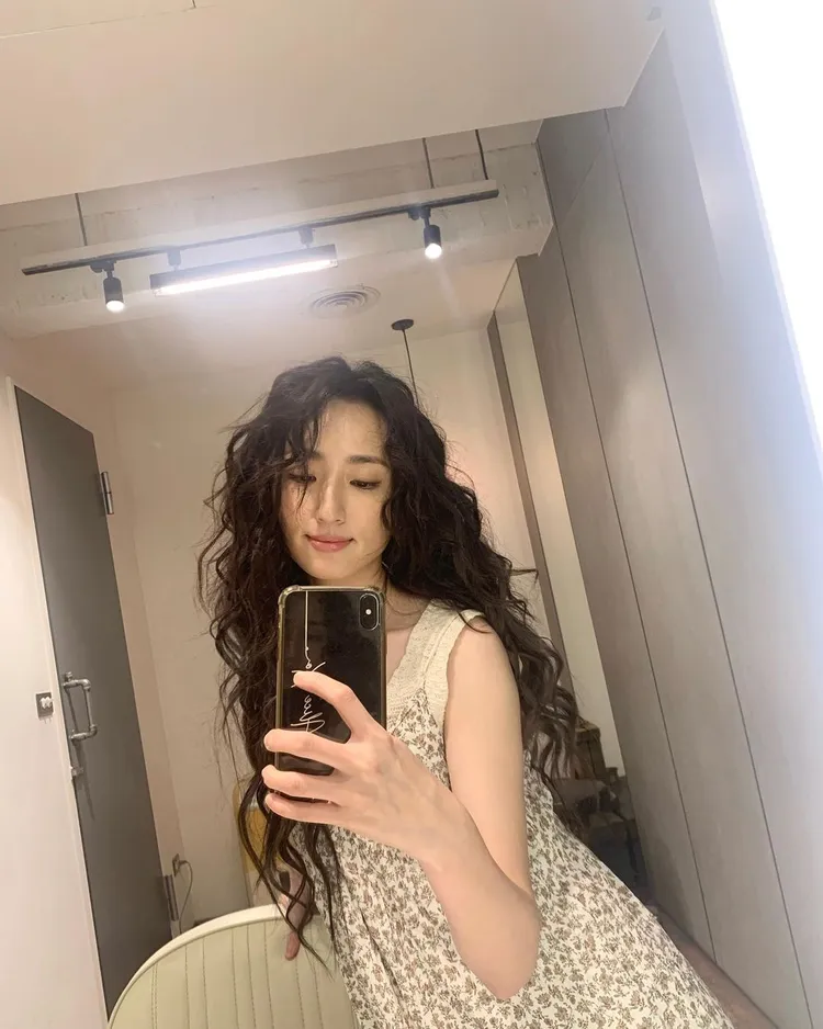 柯佳嬿會培坤達看世足，但從未跟坤達讚哪個球星帥，可能眼裡只有坤達。翻攝 alicekochiayen IG