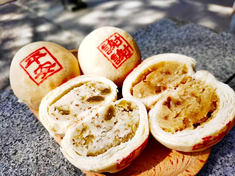 搭配「謝平安逗陣行」活動主題，「白鵝山腳」特別推出獨家限定的「謝謝餅、平安餅」。全聯善美的文化藝術基金會提供