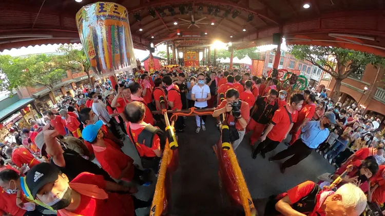 宜蘭傳藝園區謝平安遶境於12月3日舉行，串聯二結王公廟、礁溪協天廟神尊陣頭與文昌祠神尊於園區遊行。全聯善美的文化藝術基金會提供