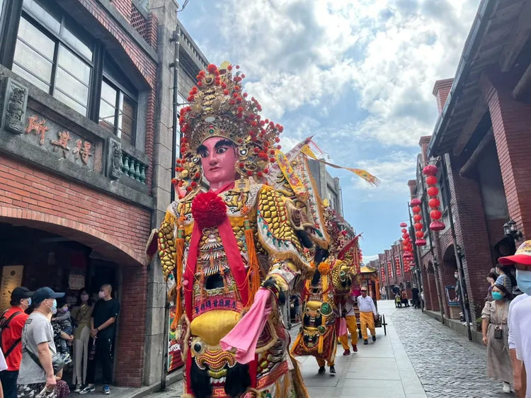 宜蘭傳藝園區12月的重頭戲－謝平安活動，將有大仙尪仔、神轎、陣頭於園區各處遶境遊行。全聯善美的文化藝術基金會提供