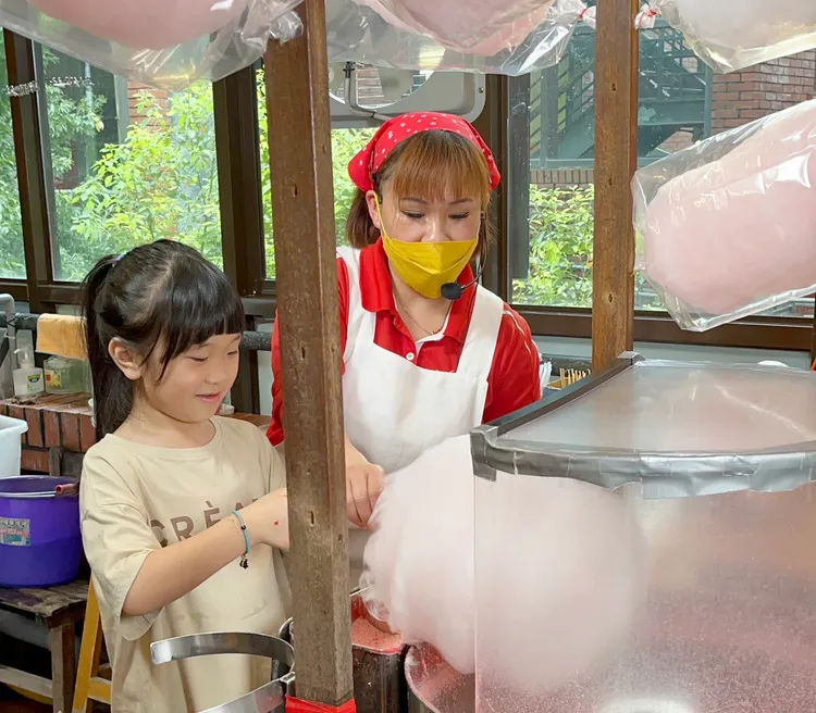 宜蘭傳藝園區「謝平安 逗陣行」系列活動，還包含穿尪、布袋戲、爆米香、棉花糖等民俗體驗。全聯善美的文化藝術基金會提供