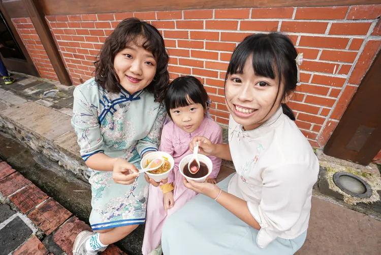 宜蘭傳藝園區「謝平安 逗陣行」除遶境祈安與民俗體驗等精彩活動，還有限量的平安湯圓。全聯善美的文化藝術基金會提供