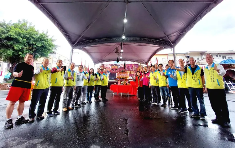 宜蘭二結王公廟出巡合影。廟方提供