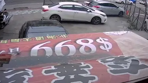 沒消費擅停車！駕駛要餐廳凌晨開門放行　業者怒了「明天一樣不開門」