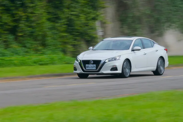 10月才以133.9萬元上市的2023年式Nissan Altima進口房車，一口氣上漲6萬元，明年起將調整為139.9萬元。林浩昇攝