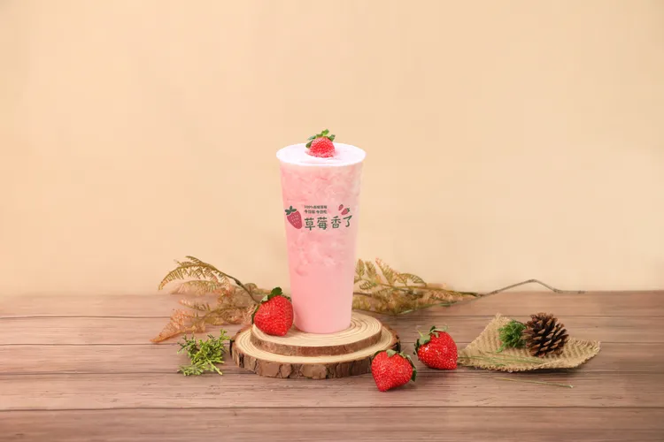 草莓季限定飲品「莓好時光」。業者提供