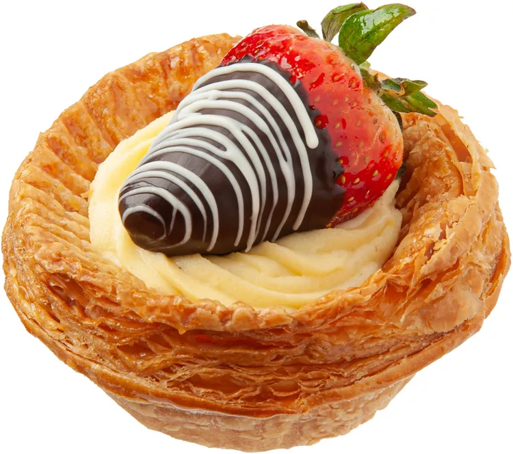 「莓好巧遇千層塔」，濃郁的巧克力包覆新鮮草莓，再搭配香濃卡士達千層酥皮，完美呈現微苦酸甜的多層次口感。業者提供