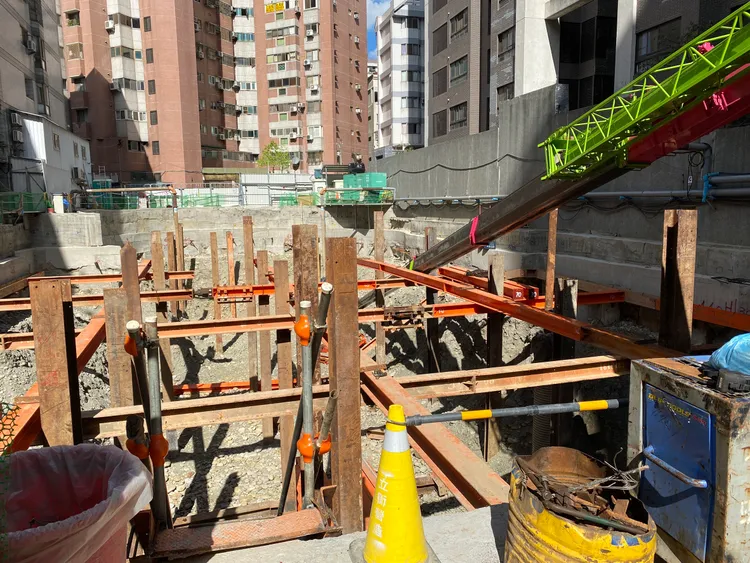 發生意外的建築工地。張喆喜攝