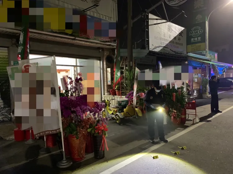 謝舒凡的競選總部遭開30槍後，警方到場採證。民眾提供