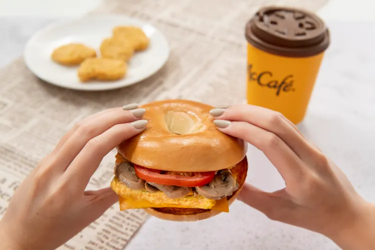 「蕈菇起司嫩蛋焙果堡」同樣從11/9至12/20限時開賣。業者提供