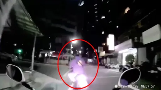 男騎士違規拒檢逃逸害警摔車 這原因被判刑4月