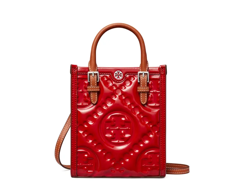 烈焰紅漆皮浮雕T Monogram圖紋迷你琴譜包，2萬1900元。品牌提供