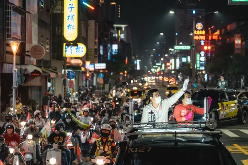 車隊掃街加網路直播　陳其邁選前固守高雄衝票