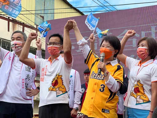 盧秀燕發功了!續穿球衣跑行程 就要中信兄弟「再封王」