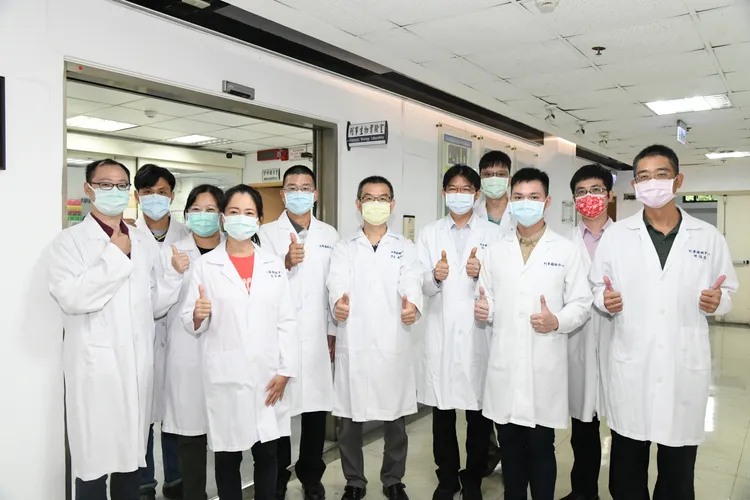 新北市警局刑事鑑識中心人員合照。新北市警局提供