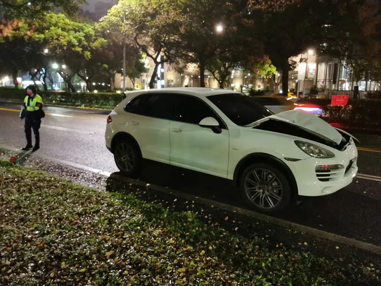 警方到場採證。陸運鋒攝