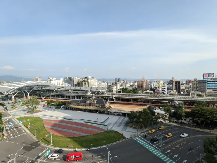過去台鐵車站為全台城鎮發展樞紐，專家預料，未來高鐵站將快速發展為區域核心，猶如新舊交替。王鈞生攝