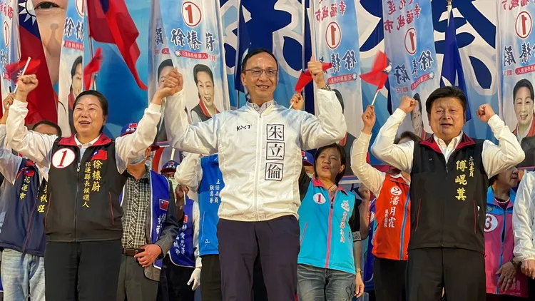 朱立倫到花蓮為徐榛蔚站台，望支持者讓國民黨全壘打都當選。王文傑攝