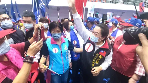朱立倫花蓮授戰旗 徐榛蔚哽咽請託!再給我4年施政不中斷