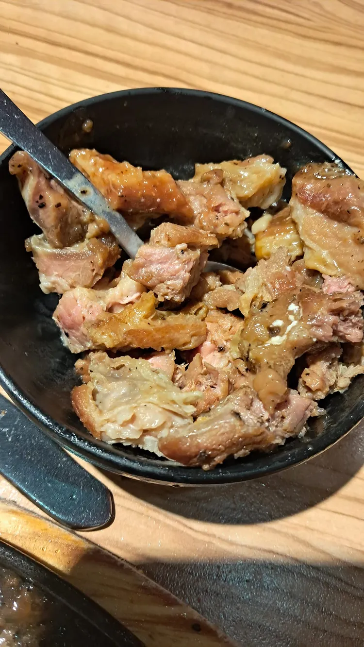 廚房切完後咬下去還是滿滿的筋。翻攝爆怨公社