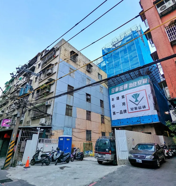 「大鑽蘆洲首席」2樓戶近期求售，權狀24.79坪、開價1258萬元，換算單價大約50.7萬元。翻攝三重蘆洲區~~不動產買賣租賃分享專區