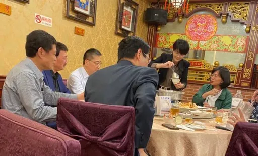 徐國勇餐敘照也被黑！媒體人PO文大挺　正常餐敘不要無限上綱