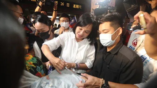 柯志恩承諾駐點高雄 「戲棚下站久了就是你的」