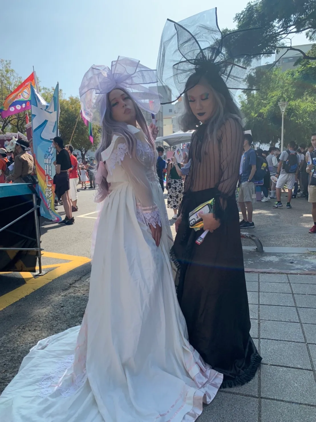 睽違2年的高雄同志遊行今下午在高雄鹽埕區舉行,有逾萬人參加。吳慧芬攝