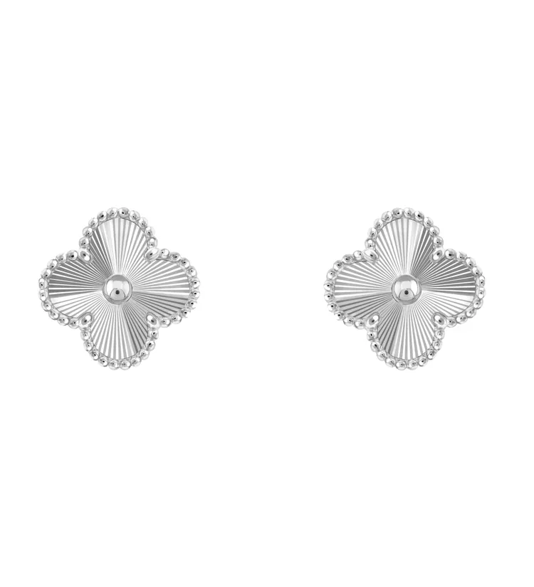 Vintage Alhambra 18K白金耳環，約17萬4000元。品牌提供