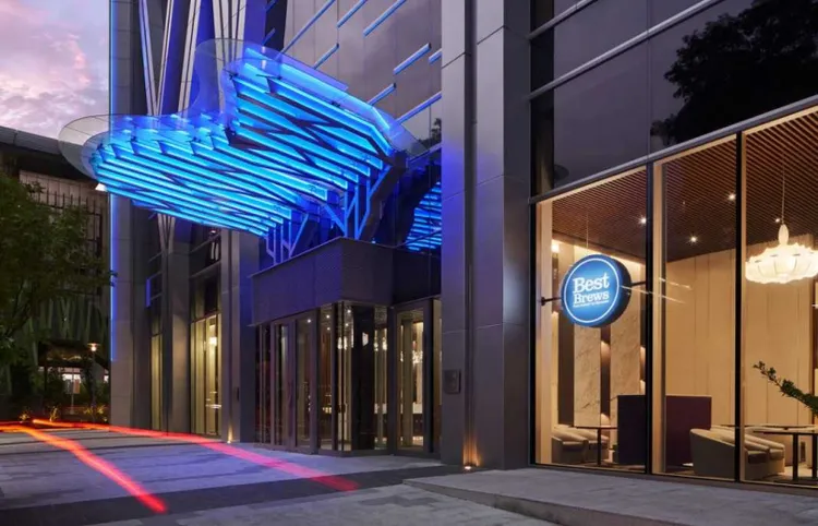 據傳霍華下塌亞昕福朋喜來登飯店。   翻攝亞昕福朋喜來登臉書