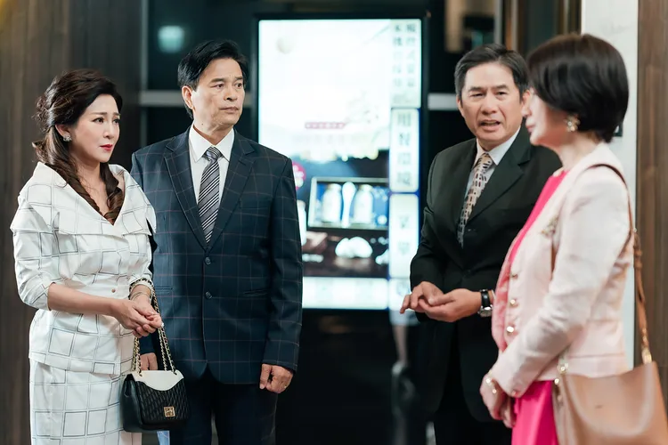 王彩樺（左）和陳亞蘭（右）閨蜜決裂，30年不見。TVBS提供