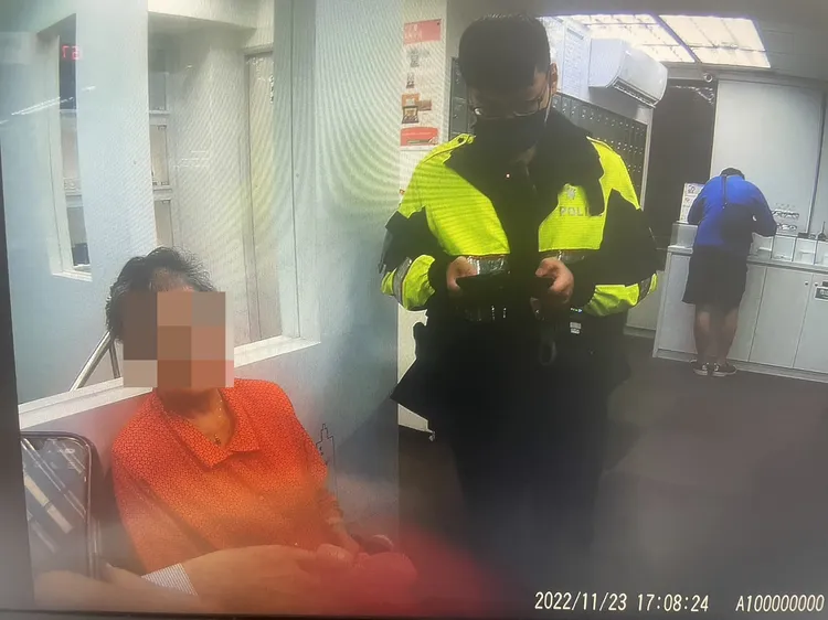 警方到場調解糾紛。翻攝畫面