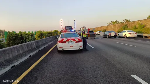 講好的？國1彰化段3起追撞　8車全擠內車道「緩撞車忙翻了」