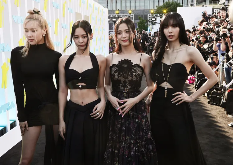 BlackPink的「顏值擔當」金智秀（右二）。法新社