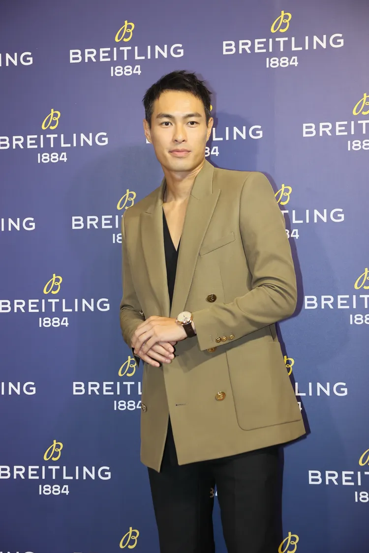 楊祐寧成為全首位配搭上百年靈Premier文化系列B21陀飛輪計時碼錶的人，直言「感覺很棒」。鄭孟晃攝
