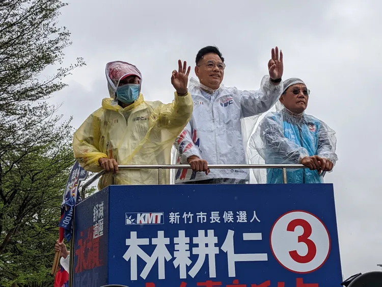 林耕仁今掃街拜票。林耕仁競辦提供