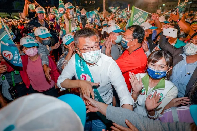 選前三天，蔡其昌強調自己一步一腳印，呼籲市民「去投票，2號蔡其昌就會贏！」蔡其昌競總提供