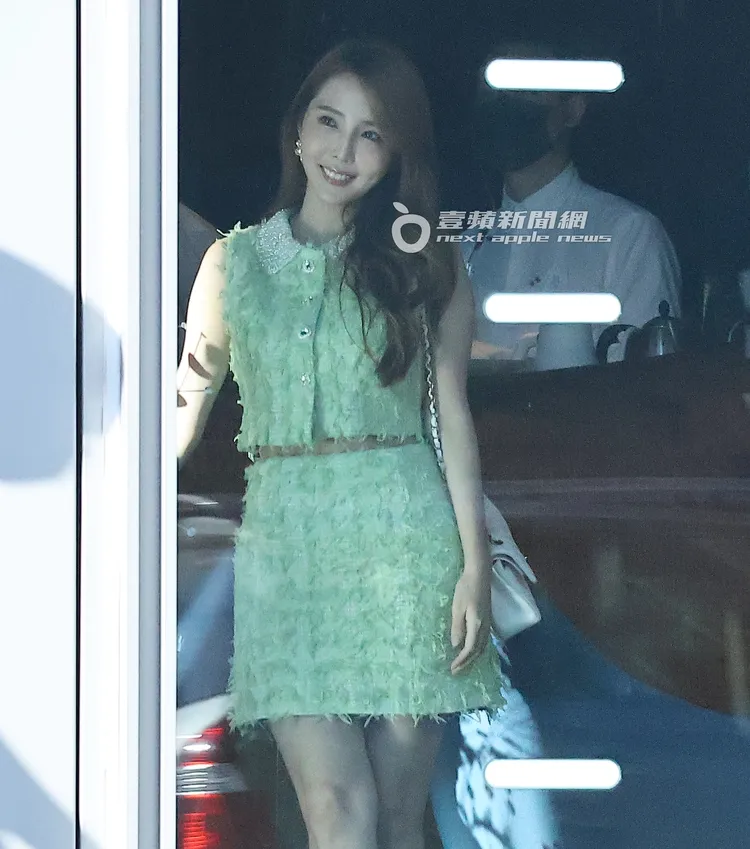 朱琦郁擺好姿勢供女友人拍照。特勤中心攝