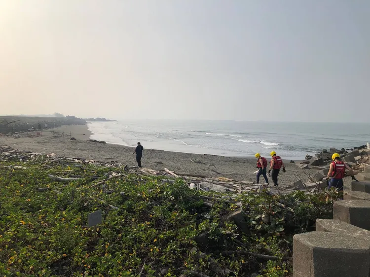 發現浮屍的地點位於援中港的軍事管制區海岸。讀者提供