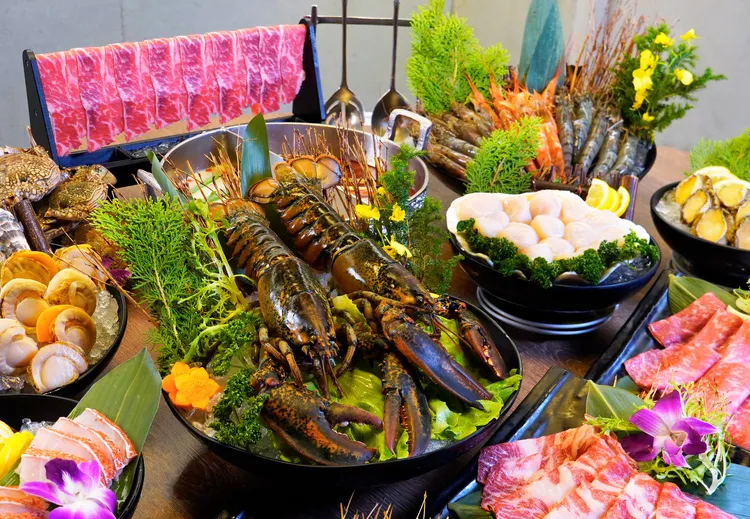 馬辣推出尾牙春酒方案，2023/03/31前平日11位成人以上同行，1人餐費免費。業者提供