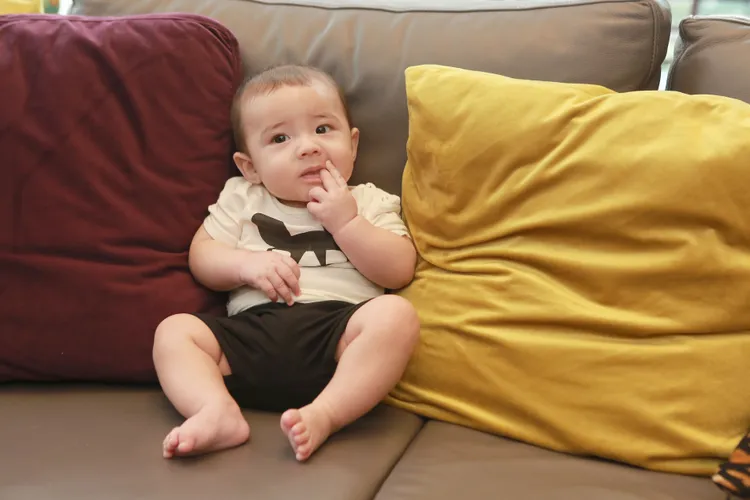 謙謙是可愛的嫩嬰。朱世閎攝