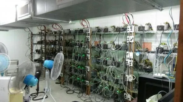 挖礦機等相關設備。資料照片