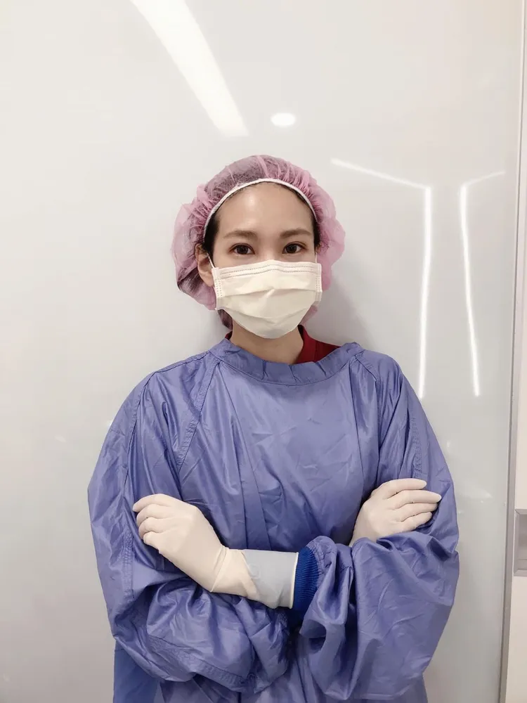 張雨柔是專業護理師，曾在醫院開刀房工作多年。張雨柔提供