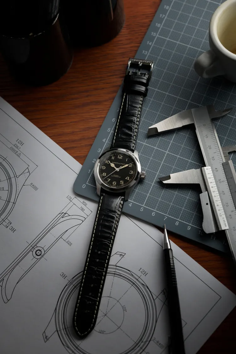 Khaki Field Murph 38mm腕錶的尺寸無論男女都適合佩戴。品牌提供